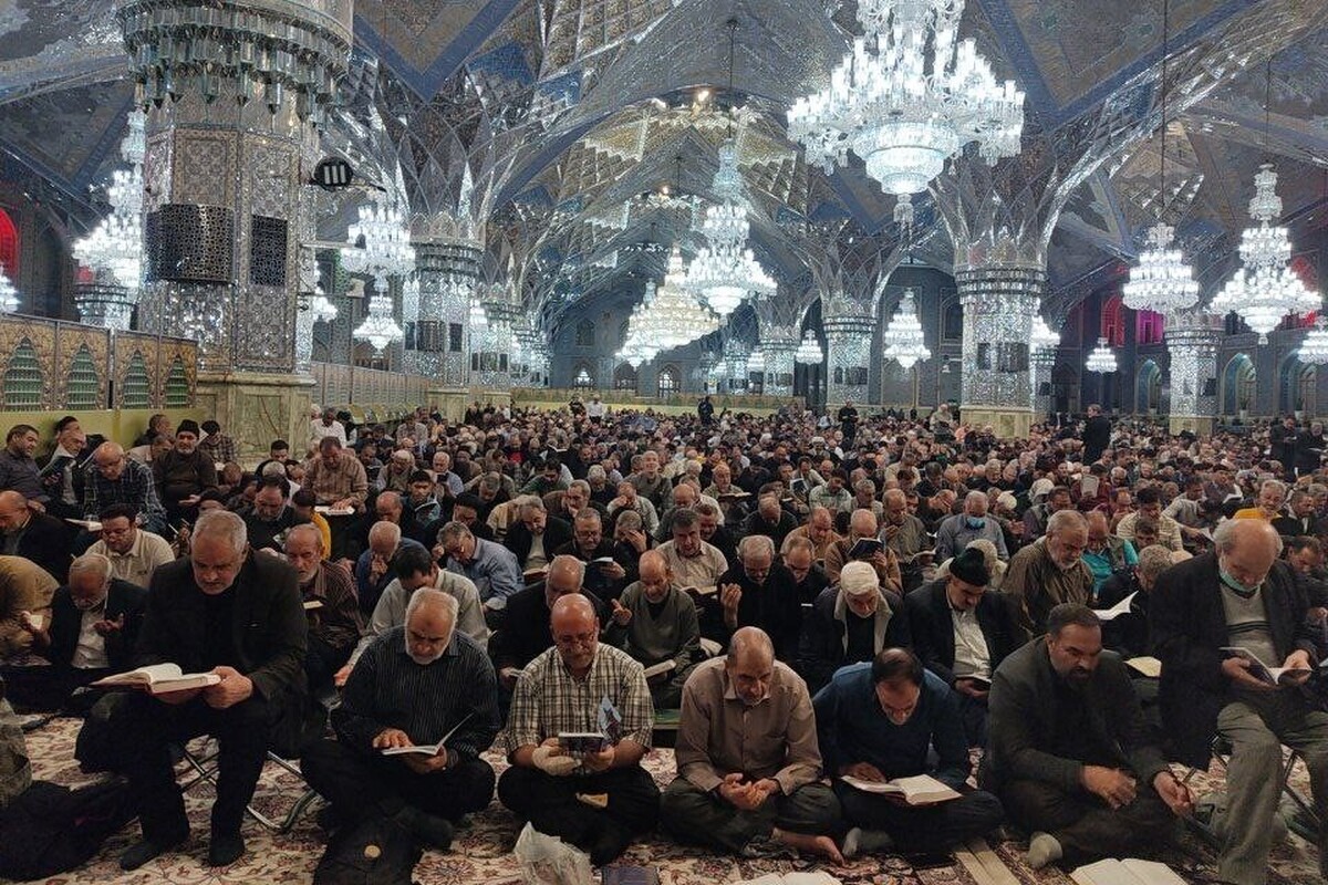 همزمان با فرارسیدن نیمه ماه رجب، مراسم این روز و قرائت دعای‌ اُم‌داوود در صحن‌ها و رواق‌های حرم مطهر رضوی برگزار شد.