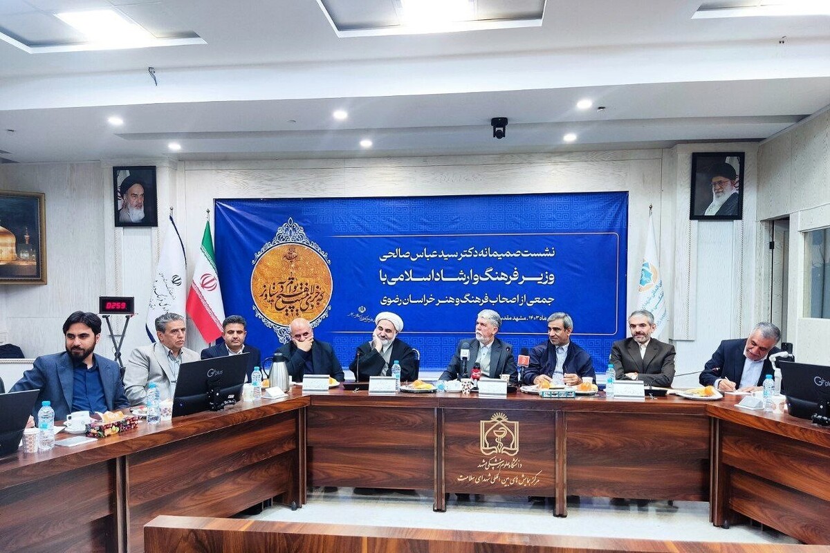 رئیس هیئت‌مدیره انجمن هنر‌های تجسمی خراسان رضوی گفت: هنرمندان مشهدی، به‌ویژه دختران جوان که امکان خروج از شهر را ندارند، به دلیل کمبود زیرساخت‌های آموزشی مناسب، از ادامه مسیر بازمی‌مانند.