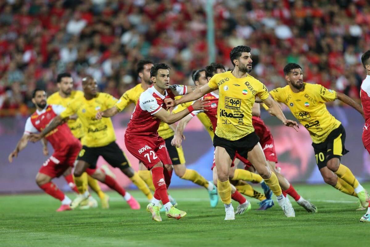 بازی تیم‌های سپاهان و پرسپولیس لحظاتی قبل به پایان رسید.
