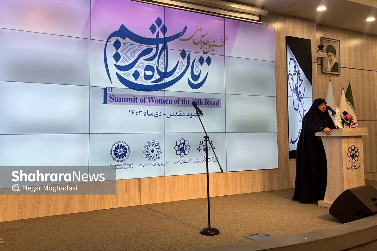 رئیس کمیسیون بانوان و خانواده شورای اسلامی شهر مشهد گفت: حضور بانوان در عرصه اقتصادی دارای عمق تاریخی از زمان حضرت خدیجه تا راه ابریشم است. راه ابریشم قدمت ۱۷۰۰ ساله دارد و امروز زنان باید این مسیر را مجدد احیا کنند.