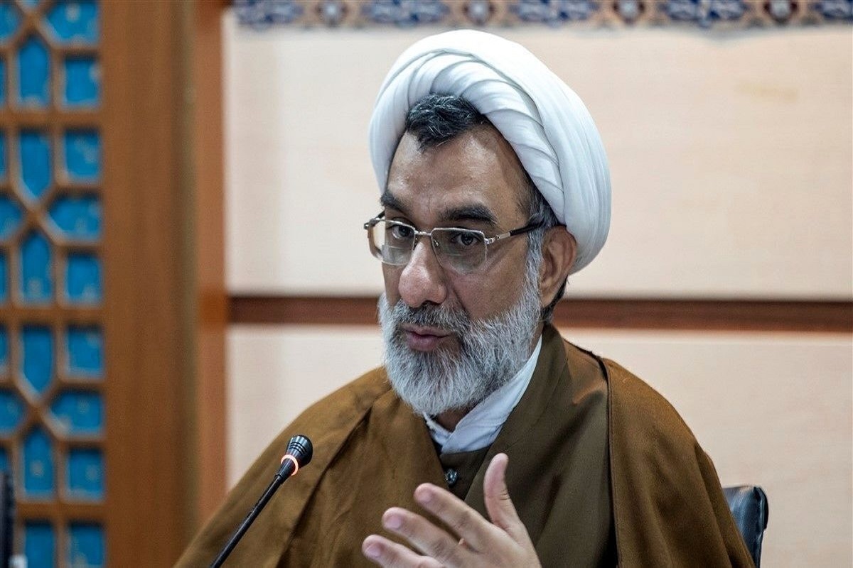 دبیر شورای انقلاب فرهنگی گفت: در نظر داریم تا بتوانیم روز ملی منطق ایران را به نام علاّمه «ملاّعبدالله یزدی» پیگیری کنیم.