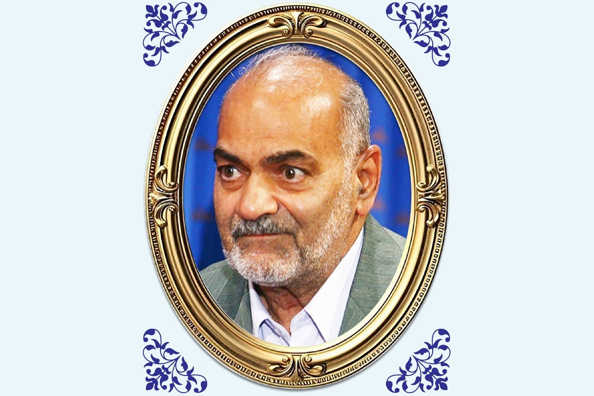حاج علی در عراق از مجتهدان خوش‌نام ایرانی بود که توی حوزه علمیه نجف مدتی مشغول به تحصیل شده بود و به نمایندگی از ابوالحسن اصفهانی، پرچم اسلام و تشیع را بالا می‌گرفت.