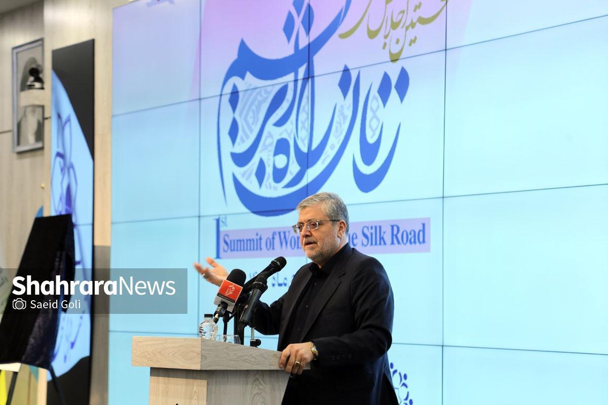 شهردار مشهدمقدس گفت: اجلاس ملی زنان راه ابریشم باید آغازی باشد برای برگزاری آن در استان‌ها و شهر‌های مختلف. این اجلاس باید بین‌المللی نیز باشد و در حوزه زنان اکو، بریکس و شانگهای برنامه‌ریزی کنیم. 