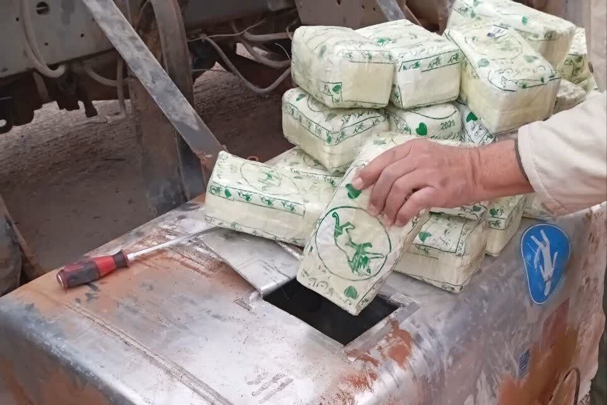 فرمانده مرزبانی خراسان رضوی از کشف ۱۰۲ کیلو ماده مخدر مرفین توسط مرزبانان هنگ مرزی تایباد خبر داد.