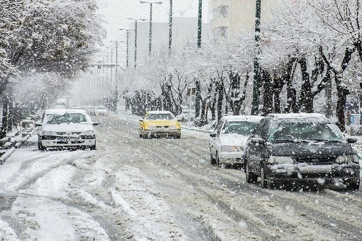 ویدئویی برفی از زمستان ارومیه از نمایی هوایی را مشاهده می‌کنید.