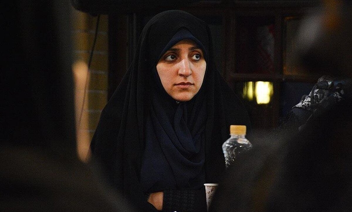 معاون امور زنان و خانواده رئیس جمهور با اشاره به آئین نامه دورکاری که در دولت به قوت خود باقیست گفت: طبق این آئین نامه پدر‌ها نیز می‌توانند برای مراقبت از فرزندان خود دورکاری داشته باشند.