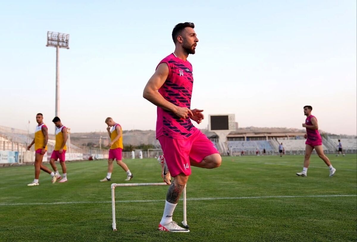 مهاجم پرسپولیسی تراکتور، احتمالا راهی لیگ یک خواهد شد.