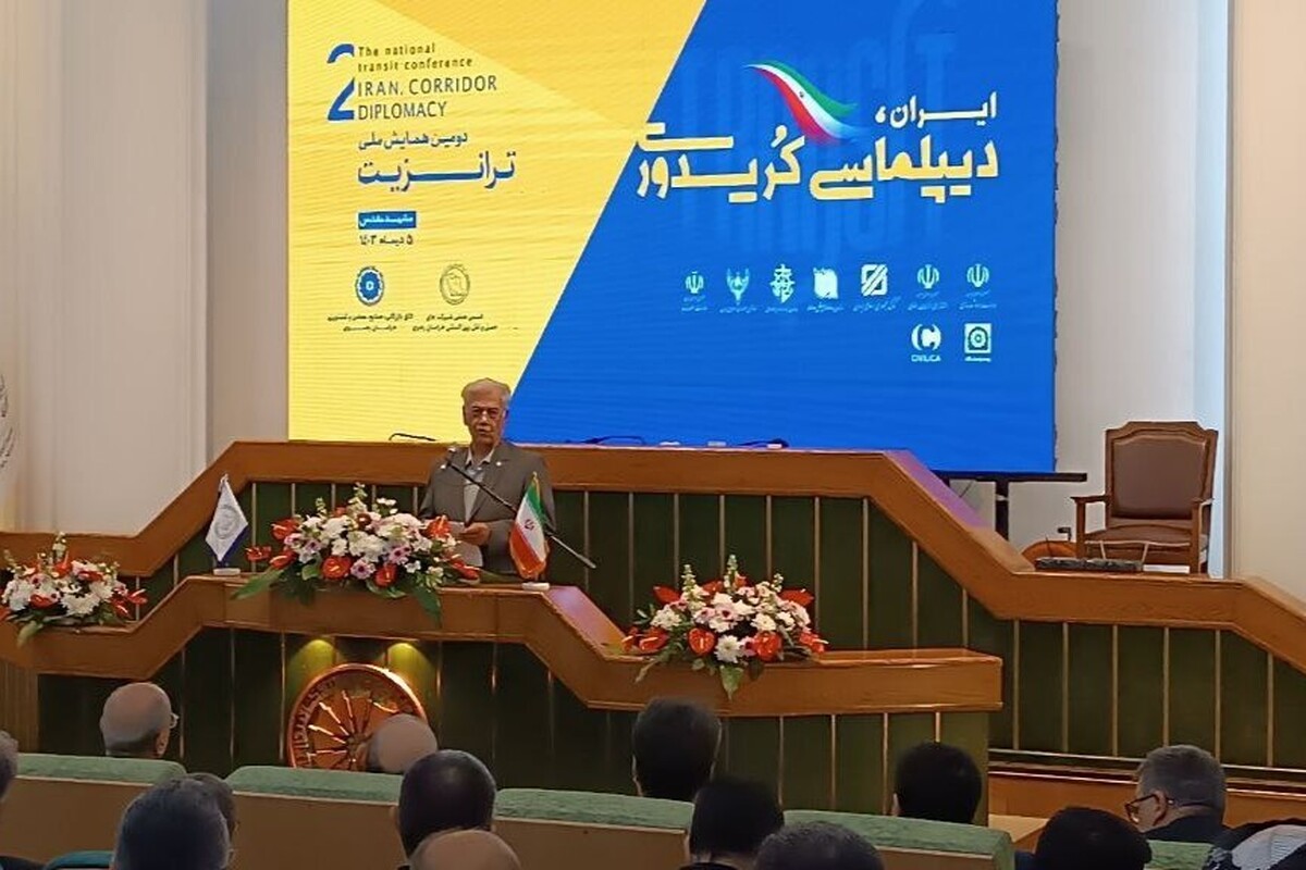 مدیرکل دفتر ترانزیت سازمان راهداری و حمل‌ونقل جاده‌ای در دومین همایش ملی ترانزیت ایران دیپلماسی کریدوری که به میزبانی مشهد درحال برگزاری است، گفت: حدود یک‌دهم اقتصاد کشور در شرایط فعلی با حوزه ترانزیت گره خورده و این تجارت برای بیش از ۵۰ هزار نفر اشتغال‌زایی کرده است.
