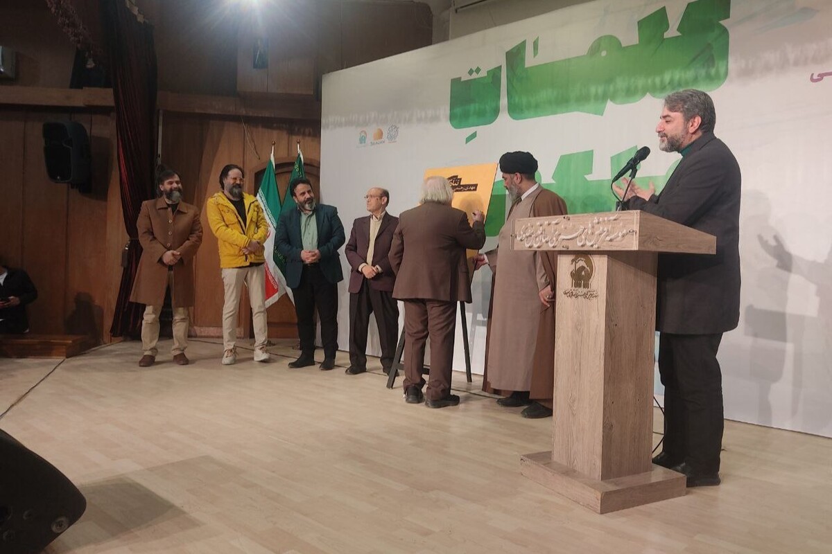 نشست ادبی «کلمات ملکوت» با حضور جمعی از شاعران و علاقمندان به ادبیات آیینی در مشهد برگزار شد.