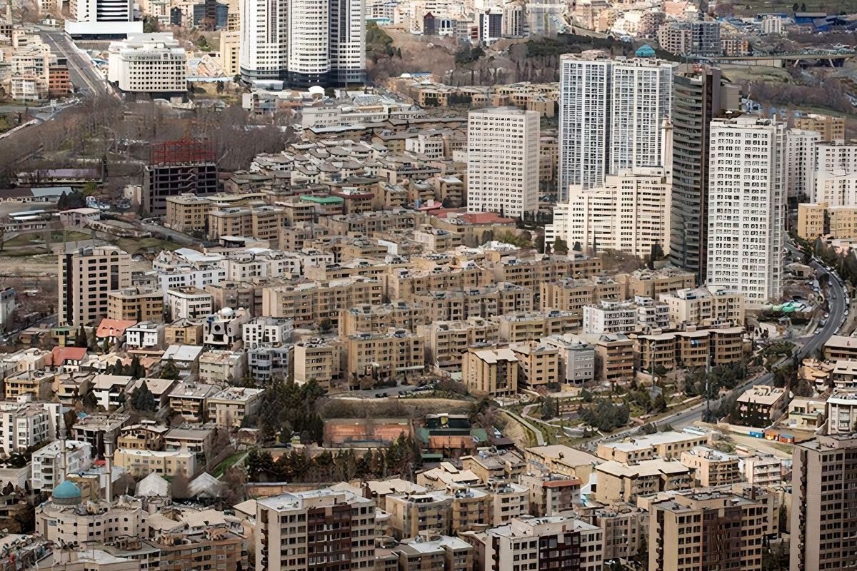 نایب رئیس اتحادیه املاک، گفت: اگر قانون «پیش‌فروش ساختمان» اصلاح نشود، بی‌شک نبود گردش سرمایه و نقدینگی فاصله تقاضا و عرضه مسکن را بیشتر از بیش افزایش خواهد داد.