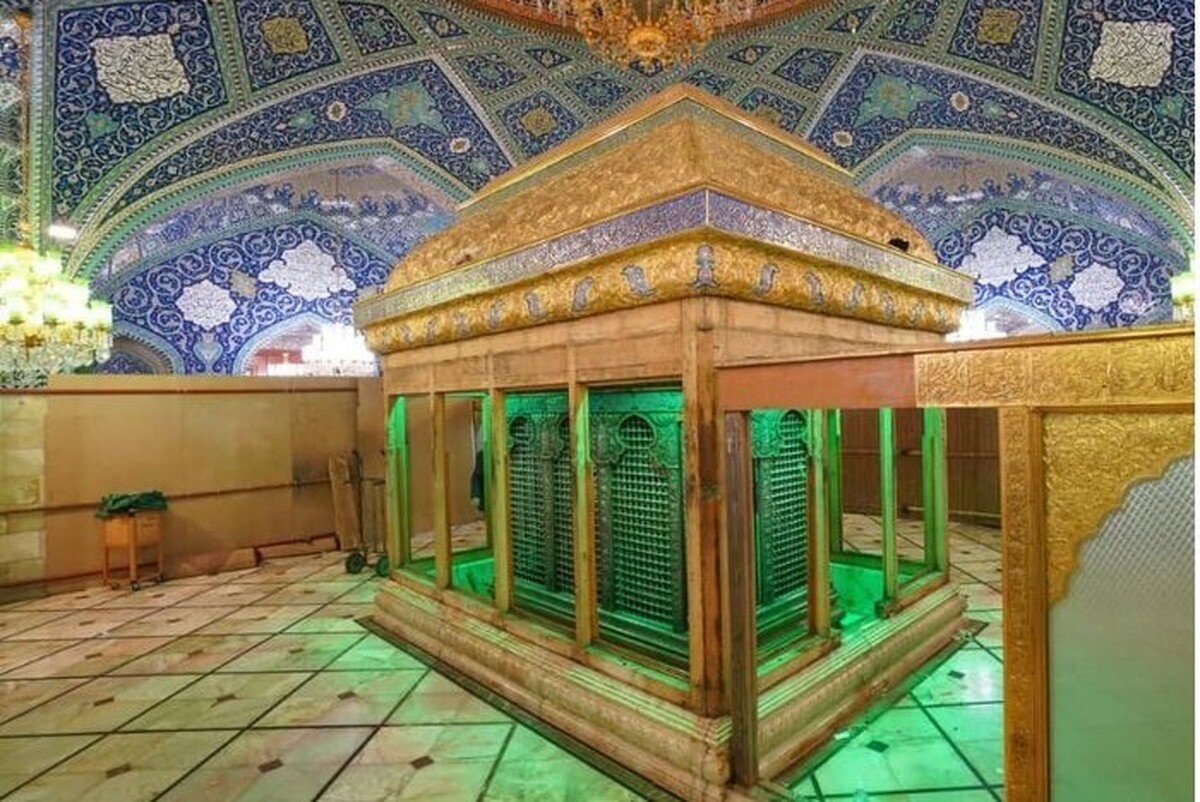 ویدئویی از  نصب ضریح حضرت رقیه (س) برای نخستین بار را مشاهده می‌کنید.