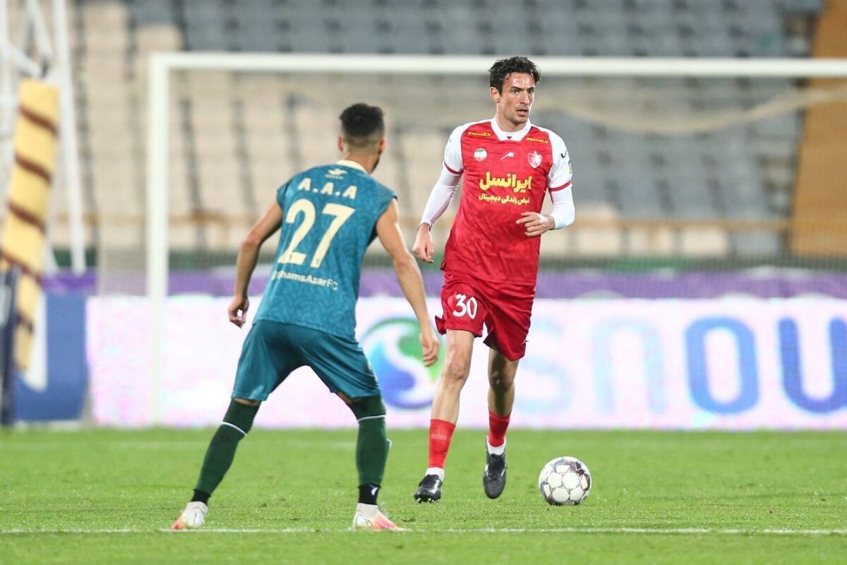 باشگاه پرسپولیس قید جذب سرمربی خارجی را زد.