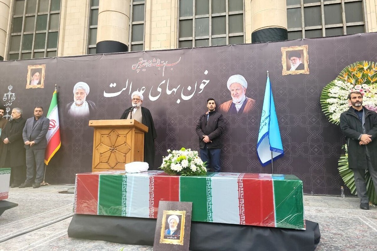 رئیس دیوان عالی کشور گفت: شهیدان رازینی و مقیسه را در راه صیانت از انقلاب از دست دادیم، این شهیدان برگ افتخاری بر کتاب قطور انقلاب افزودند.