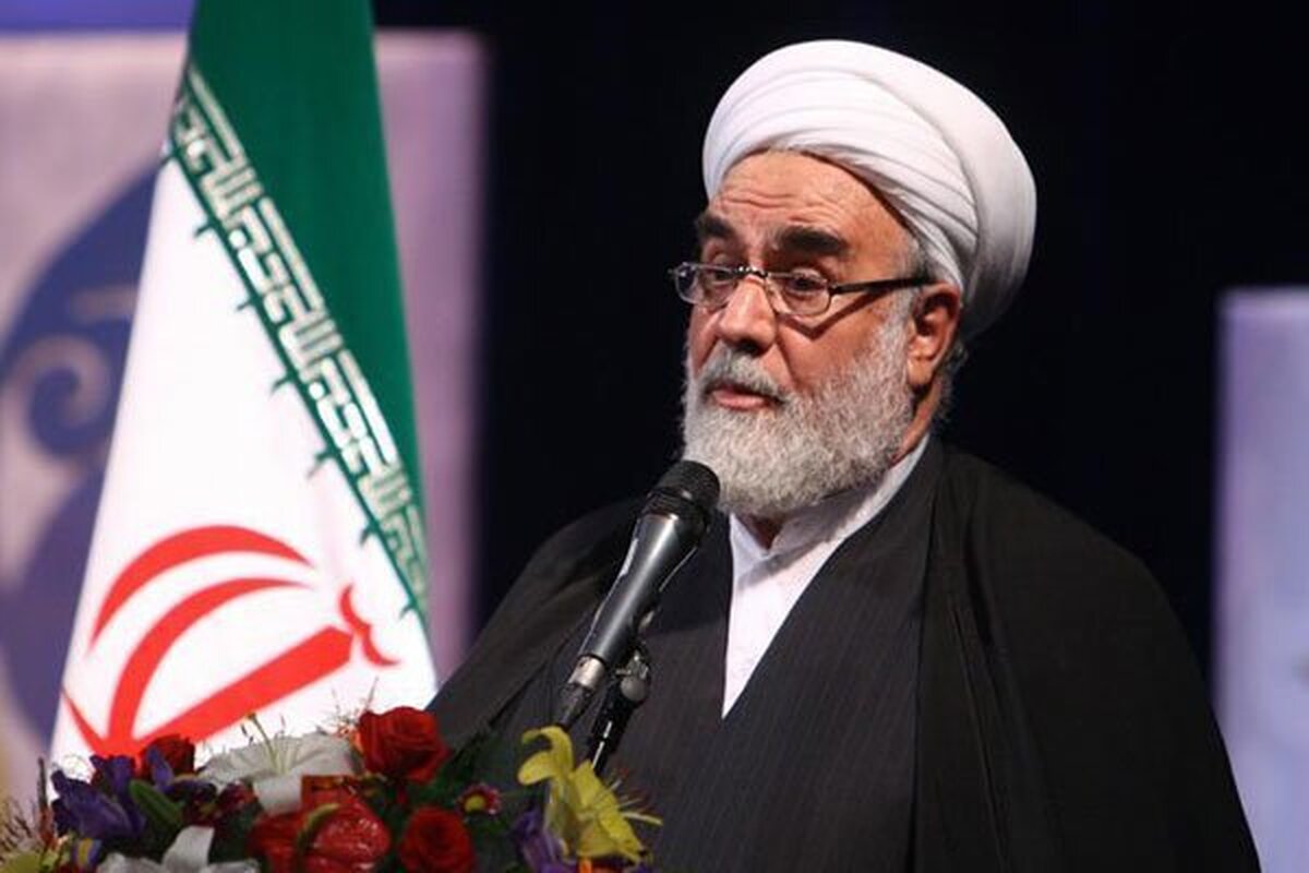 رئیس دفتر مقام معظم رهبری با حضور در مراسم تشییع قضات شهید «رازینی» و «مقیسه»، پیام تسلیت حضرت آیت الله خامنه ای را قرائت کردند.