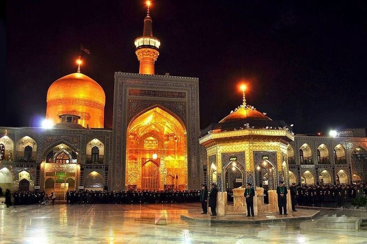 در شام عید مبعث رسول‌الله(ص)، ویژه‌برنامه «مهمان حرا» با حضور زائران و مجاوران در حرم مطهر رضوی برگزار شد.
