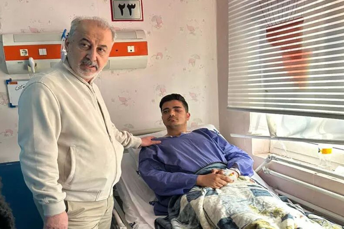 محمدجواد عبده، هوادار تیم پرسپولیس در جریان بازی این تیم با تراکتور در ورزشگاه آزادی دچار حادثه‌ای شد که در نهاین منجر به از دست دادن چشم چپ او شد.