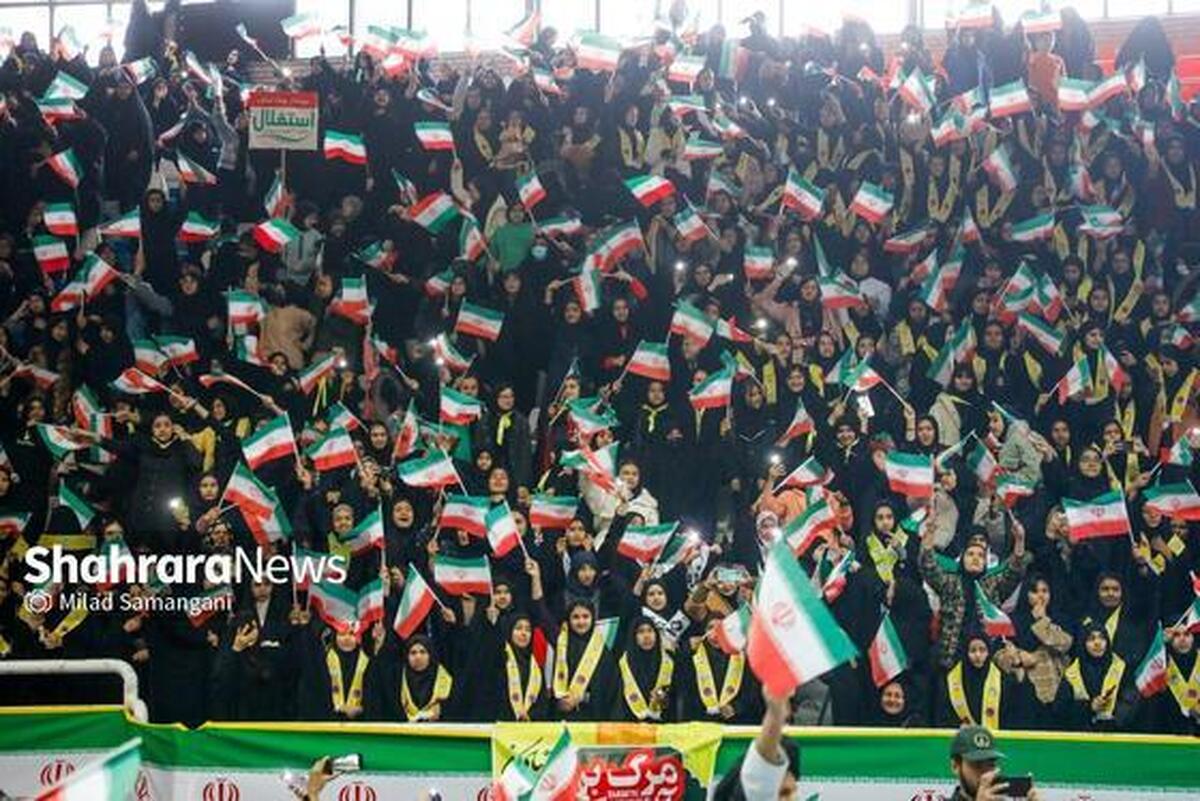 آیین آغاز جشن‌های پیروزی انقلاب اسلامی و بزرگداشت سالروز ورود امام خمینی (ره) به وطن با عنوان محوری «جشن حضور تا ظهور»، صبح امروز در سالن شهید بهشتی مشهد برگزار شد.
