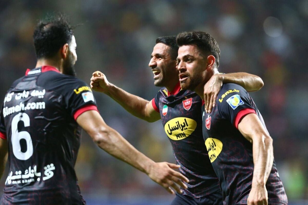 ویدئو خلاصه بازی پرسپولیس و فولاد خوزستان در هفته هجدهم را در ادامه می‌بینید.