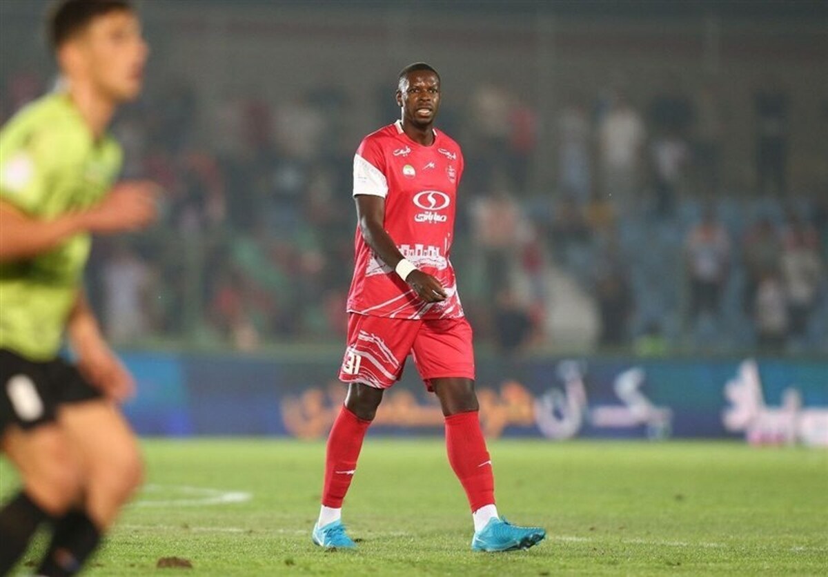 باشگاه پرسپولیس نتوانست با مهاجم مازاد خود تسویه حساب کند.