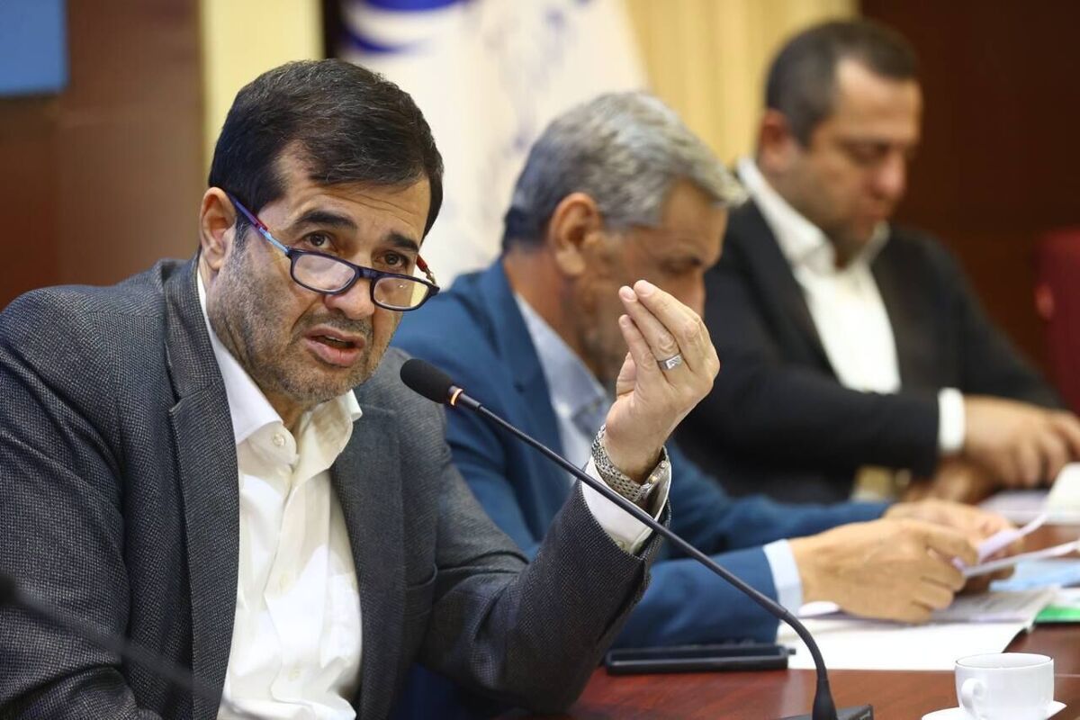 رفتار‌های غیراخلاقی تماشاگرنما‌ها در بازی پرسپولیس و تراکتور باعث ورود احمد دنیامالی، وزیر ورزش و جوانان، به موضوع شده است.