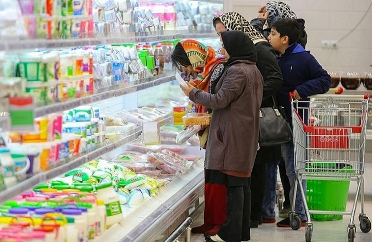 طی روز‌های گذشته، افزایش قیمت لبنیات برای چندمین بار جریان‌ساز شد که مشاهدات میدانی حاکی از آن است برخی فروشندگان، محصولات لبنی را با قیمت بالاتر از نرخ مصوب و قیدشده بر روی محصول به فروش می‌رسانند که در واقع مصداقی از گران‌فروشی و استفاده از شرایط نامناسب بازار است.