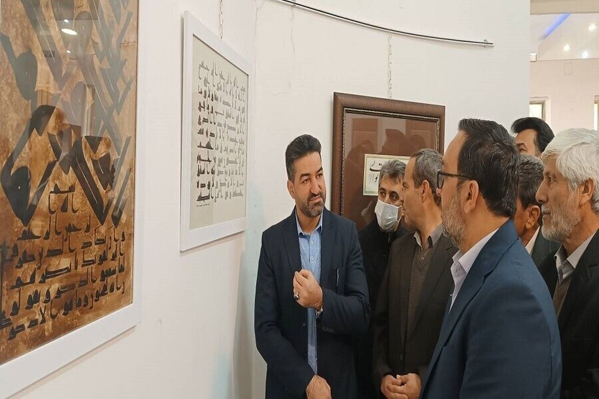 رئیس اداره فرهنگ و ارشاد اسلامی تایباد گفت: نخستین نمایشگاه مشترک خوشنویسی و تذهیب هنرمندان این شهرستان با ولایت هرات افغانستان همزمان با سومین روز از دهه مبارک فجر در این شهر مرزی افتتاح شد.