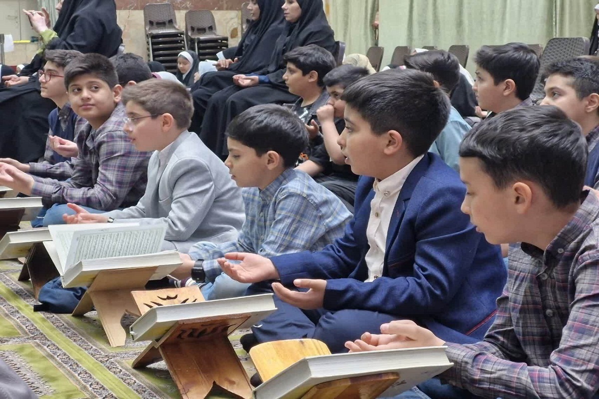 در سالروز میلاد حضرت اباعبدالله الحسین (ع)، جمعی از نوجوانان رضوی، با برپایی محفل قرآنی در حرم مطهر امام رضا(ع) میلاد امام عاشقان و سید و سالار شهیدان را جشن گرفتند.