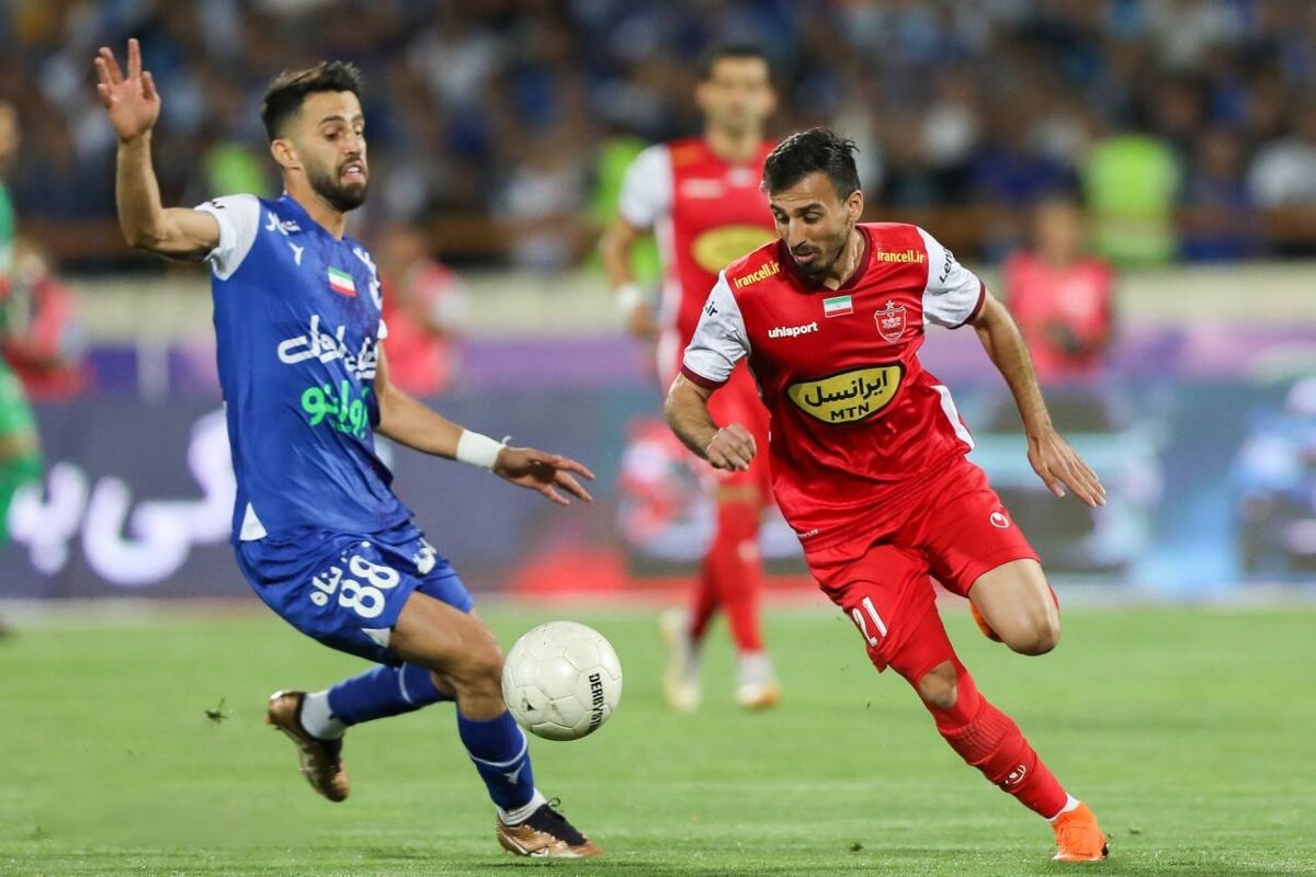 سرپرست تیم پرسپولیس برای ماندن وینگر گلساز این تیم در جمع سرخپوشان وساطت انجام داد.