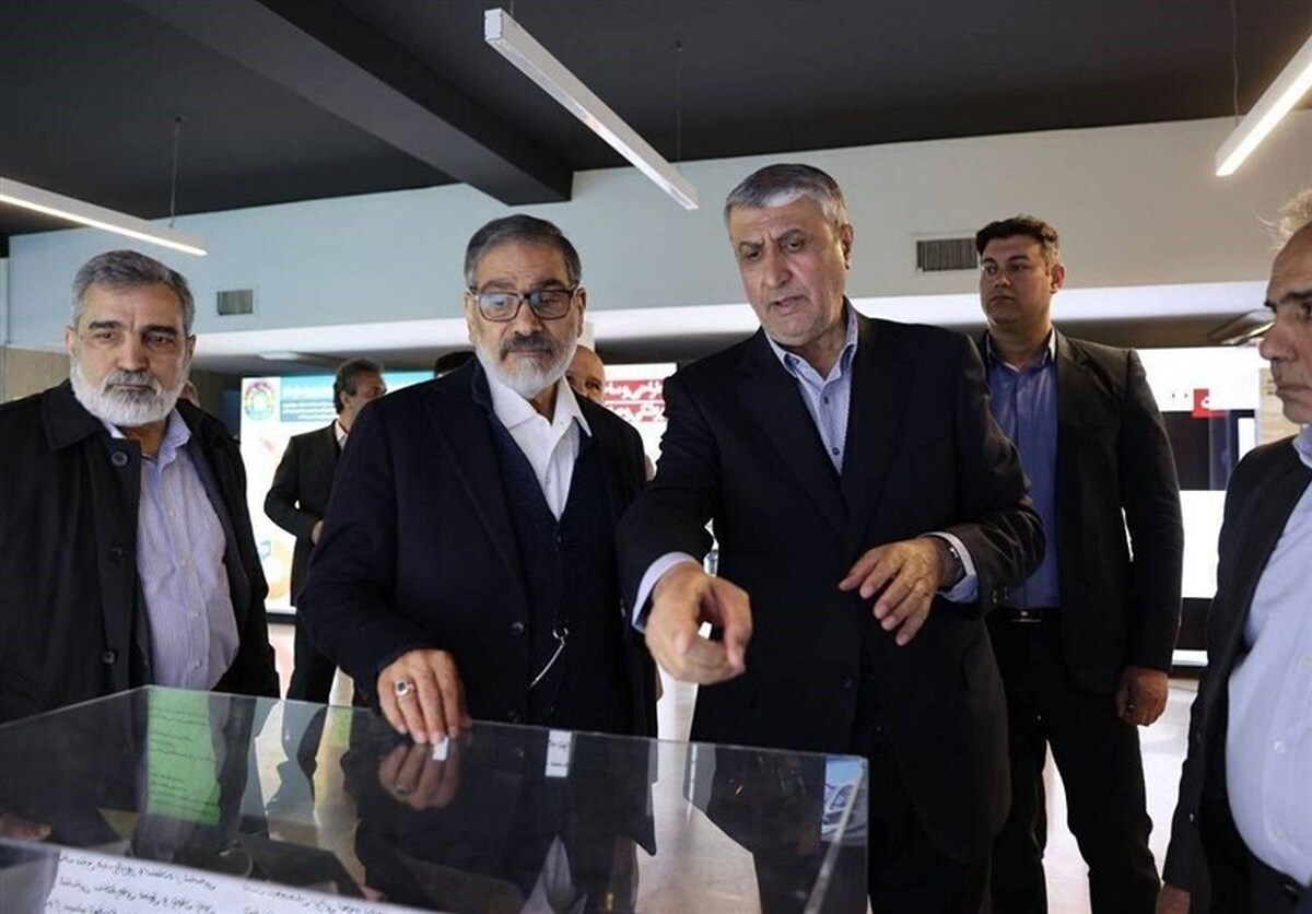 دریابان علی شمخانی، مشاور سیاسی مقام معظم رهبری روز دوشنبه ۱۵ بهمن با حضور در سازمان انرژی اتمی، از جدیدترین دستاورد‌ها و اقدامات صنعت هسته‌ای بازدید کرد.