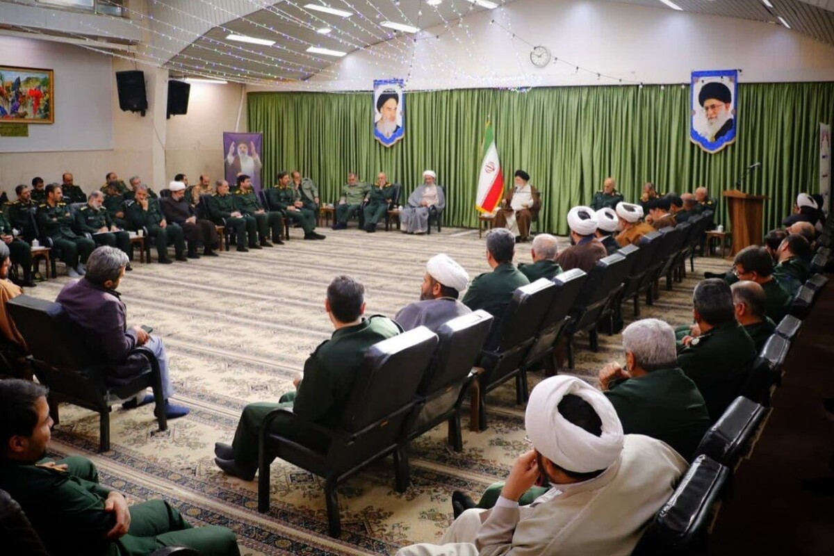 نماینده ولی‌فقیه در خراسان رضوی با بیان اینکه تزلزل در یقین، انسان را از تصمیم‌گیری قاطع بازمی‌دارد، گفت: دشمنان انقلاب نیز با همین روش تلاش می‌کنند تا اراده نیرو‌های انقلابی را متزلزل کنند.