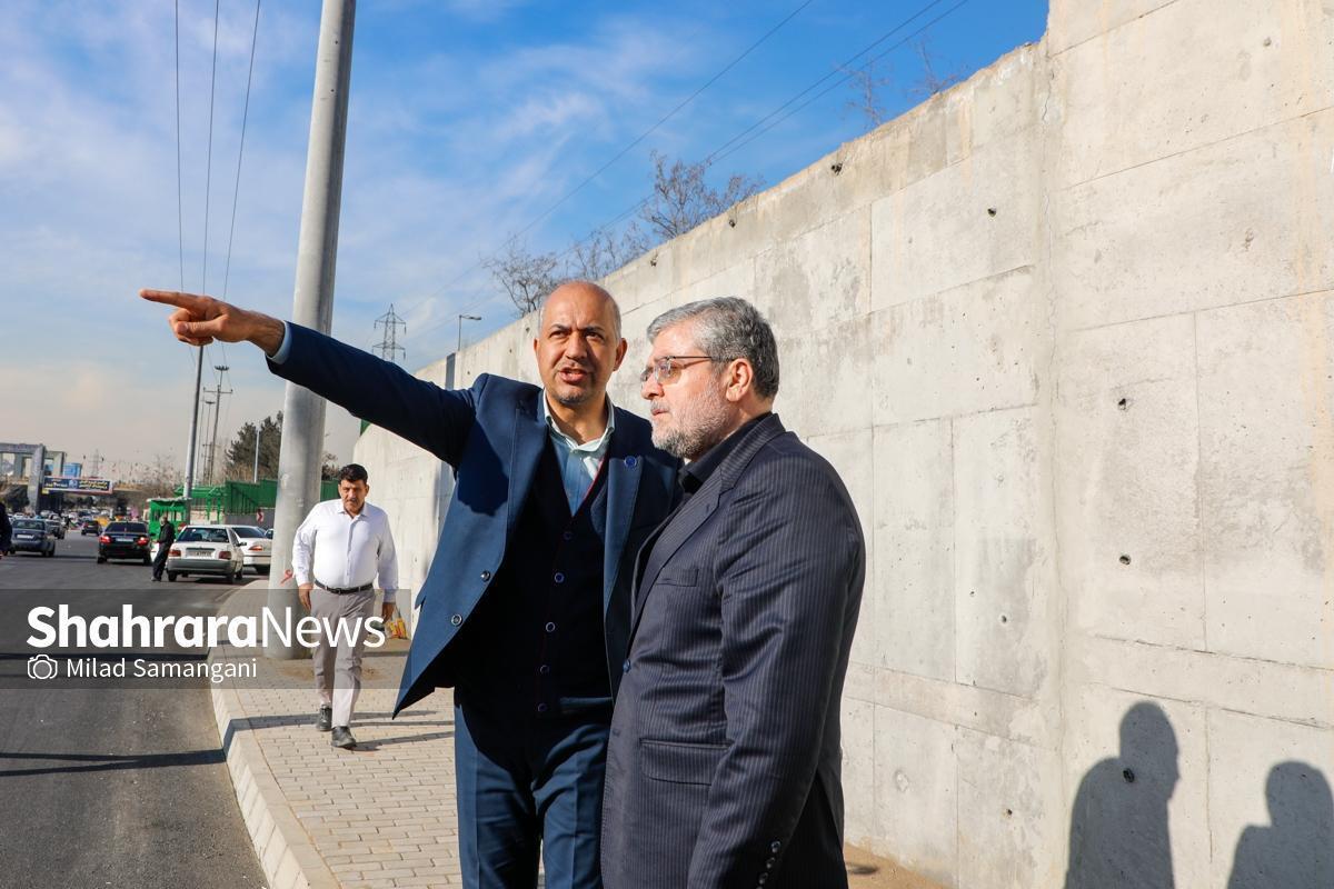 شهردار مشهد مقدس گفت: یکی از پروژه‌هایی که به حوزه ترافیکی مشهد کمک کرده و ترافیک را در بزرگراه قبل از ورود به میدان امام حسین (ع) کنترل و از تداخل ترافیکی و ازدحام مخصوصاً در ساعات پیک جلوگیری می‌کند، دوربرگردان انتهای خیابان ابوطالب است.