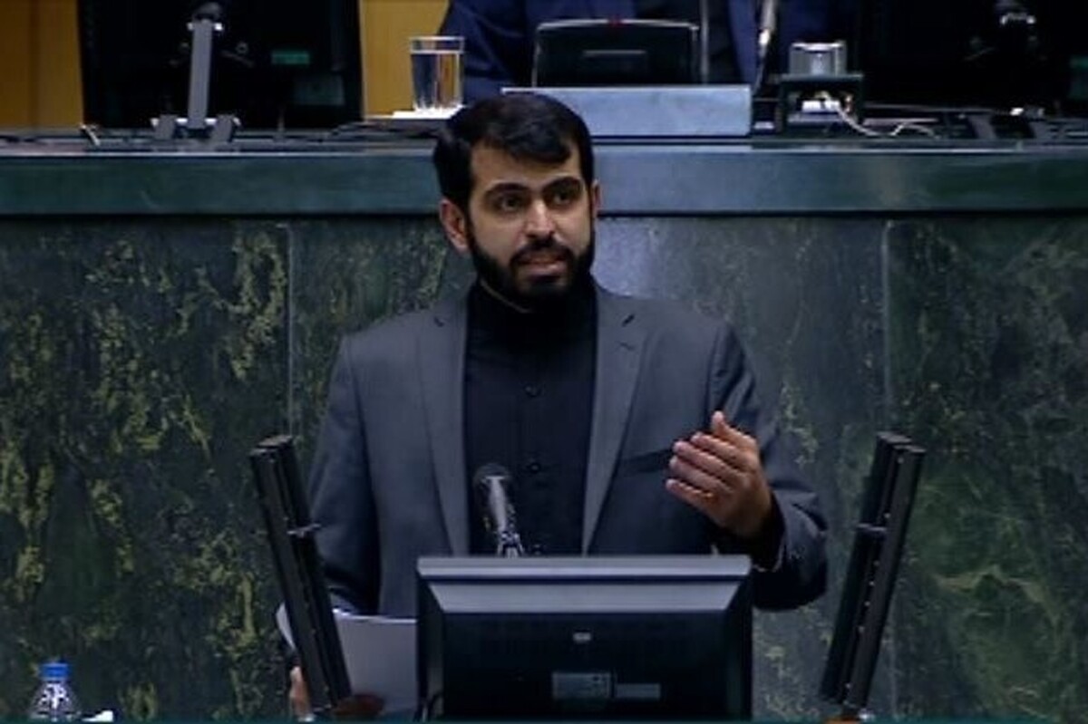 عضو کمیسیون امنیت ملی و سیاست خارجی مجلس گفت: باید بانک مرکزی به وظیفه نظارتی خود در کنترل نرخ ارز در بازار غیررسمی عمل کند و این رهاشدگی پذیرفته نیست.