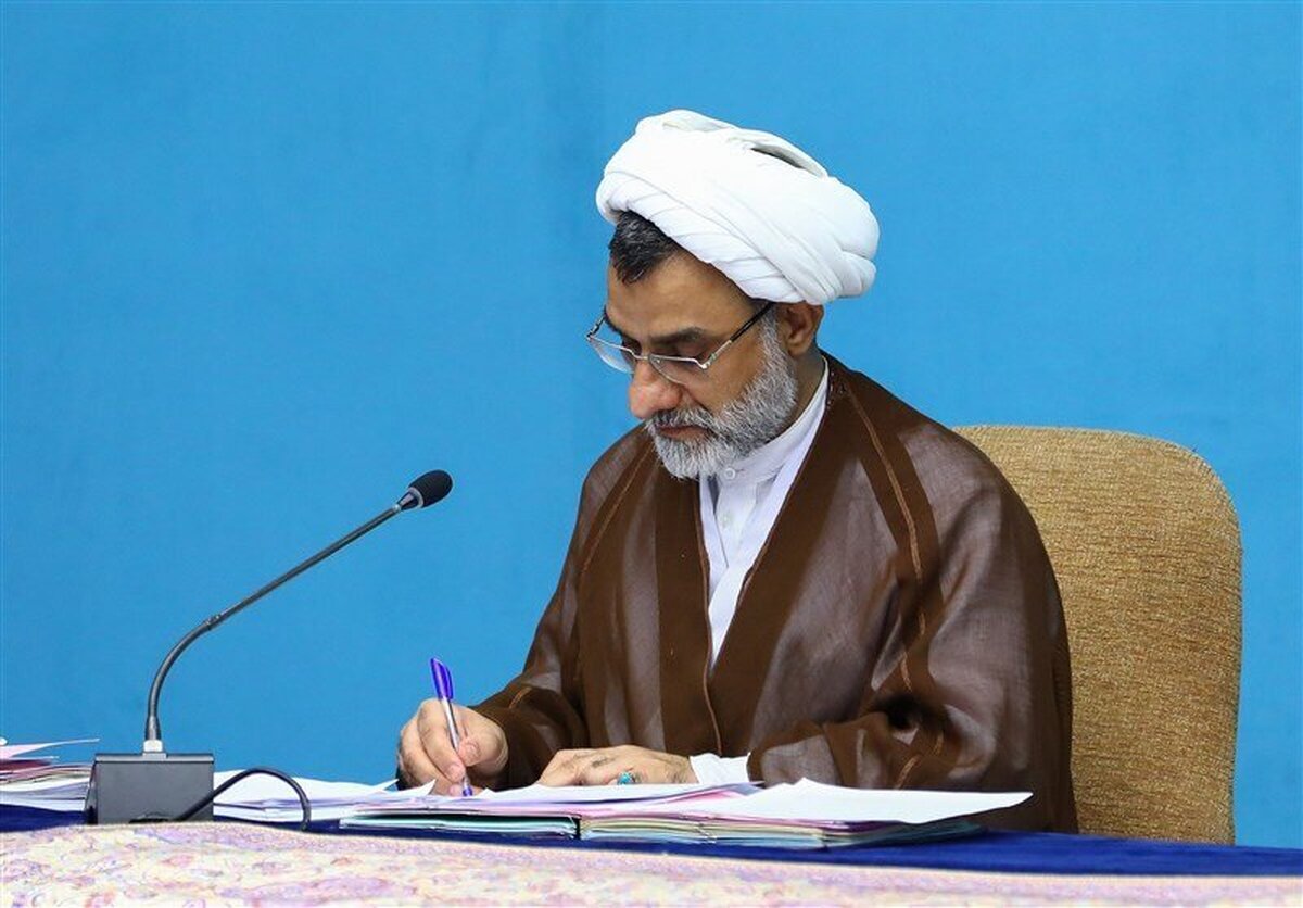 جلسه ۹۱۳ شورای عالی انقلاب فرهنگی به ریاست دکتر مسعود پزشکیان و با حضور روسای قوای قضاییه و مقننه در محل ریاست جمهوری عصر امروز برگزار شد.