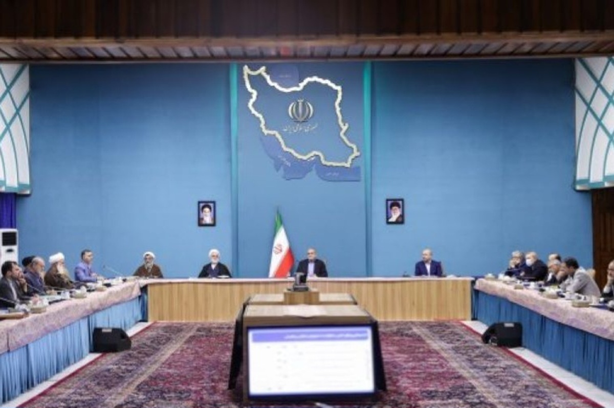 رئیس جمهور اعلام کرد: دولت چهاردهم به دنبال این است که بی‌عدالتی آموزشی را از پایه اصلاح کند بنابراین رویکرد بلندمدت ما تحول واقعی نظام آموزشی است.