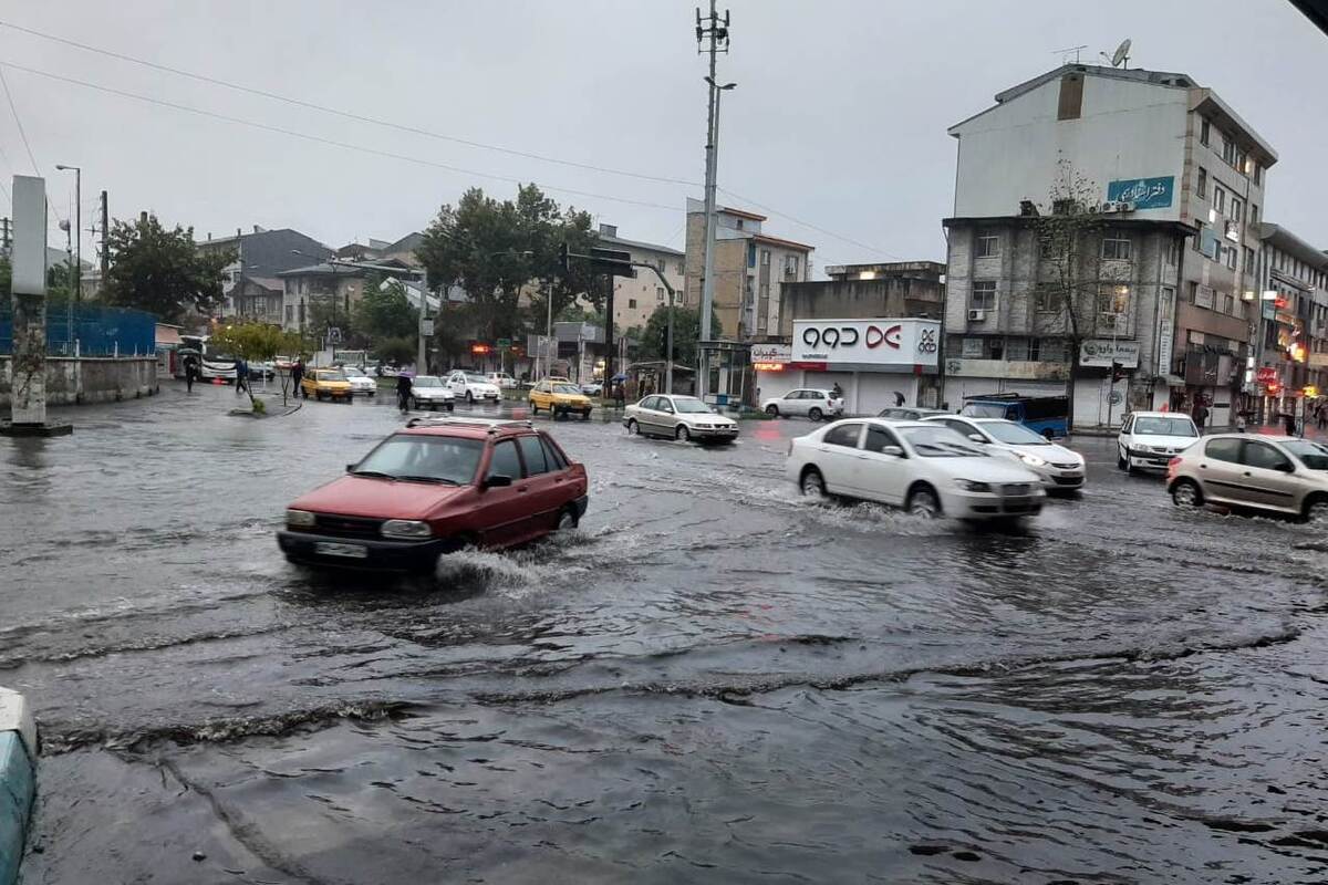 در پی بارش شدید باران در شهرستان رشت، سه منطقه مسکونی در این شهرستان تخلیه اضطراری شدند.