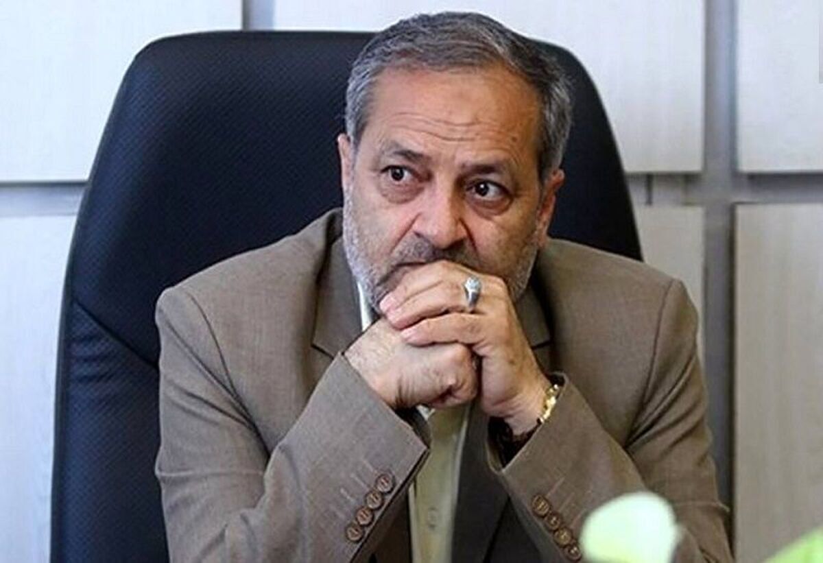 رئیس مرکز اطلاع‌رسانی و روابط عمومی وزارت آموزش و پرورش از عزیمت علیرضا کاظمی؛ وزیر آموزش و پرورش به کرمان برای شرکت در مراسم تشییع پیکر چهار دانش‌آموز و سرایدار و فرزندش که سانحه رانندگی جان باختند، خبر داد.