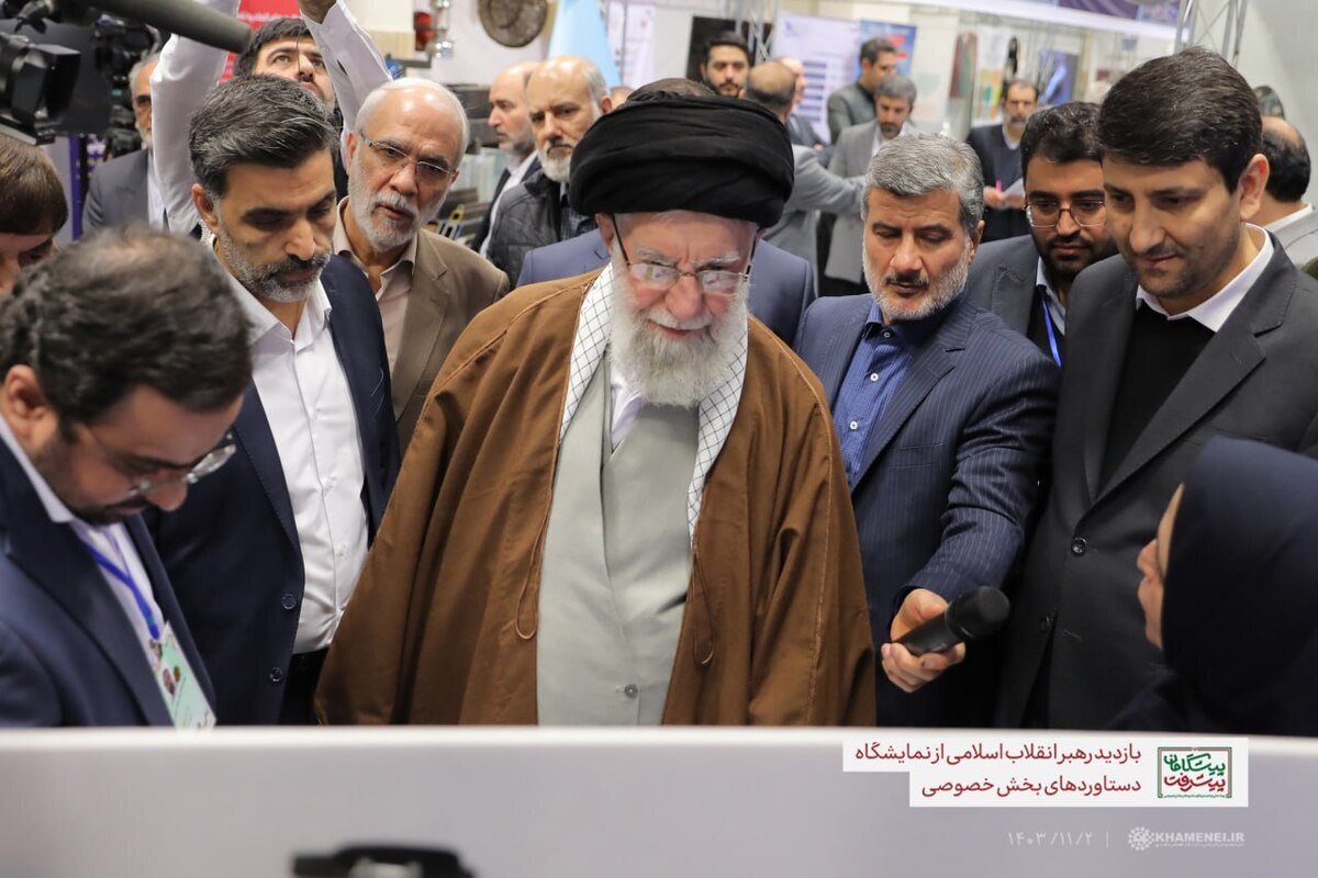 در سال «جهش تولید با مشارکت مردم»، رویداد ملّی توانمندی‌ها و دستاورد‌های بخش خصوصی با عنوان «پیشگامان پیشرفت»، امروز با بازدید حضرت آیت‌الله خامنه‌ای از نمایشگاه تازه‌ترین دستاورد‌ها و توانمندی‌های بخش خصوصی برگزار می‌شود.