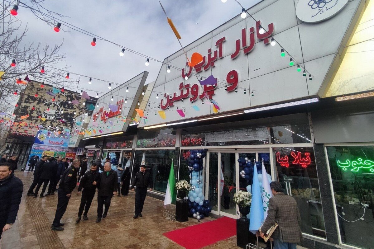 رئیس کمیسیون خدمات شهری شورای اسلامی شهر مشهد گفت: در دومین فروشگاه تخصصی محصولات پروتئینی تحت نظارت شهرداری مشهد، شیلات بین ۱۲ تا ۱۸ درصد و مابقی اقلام بین ۵ تا ۱۲ درصد ارزان‌تر از فضای شهر عرضه می‌شود.