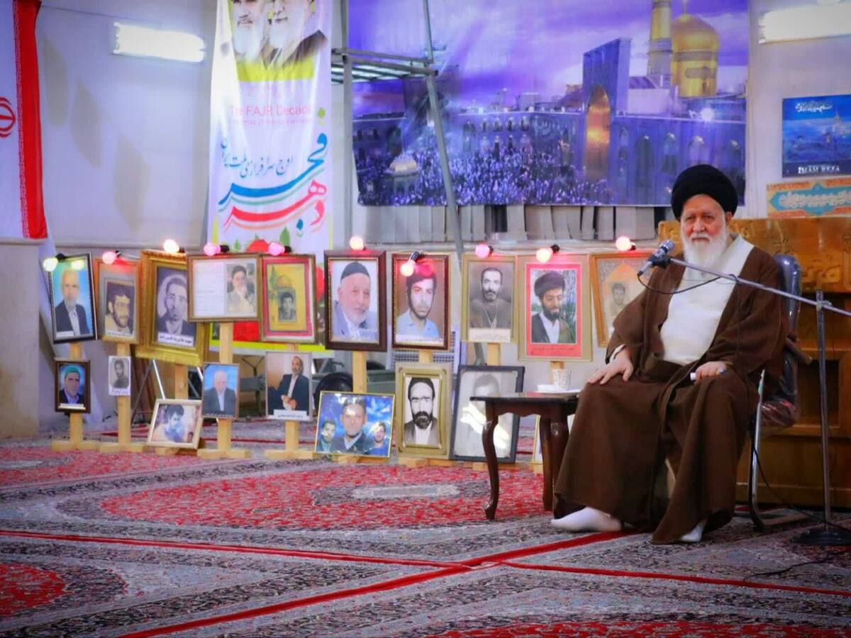 نماینده ولی‌فقیه در خراسان رضوی با بیان اینکه انقلاب اسلامی ما در ماهیت تداوم انقلاب فاطمی است، گفت: ریشه‌یابی انقلاب اسلامی برای حفظ تداوم آن بسیار اهمیت دارد. این انقلاب باید به نظام مهدوی برسد که برای رسیدن به آن هفت ویژگی لازم است.