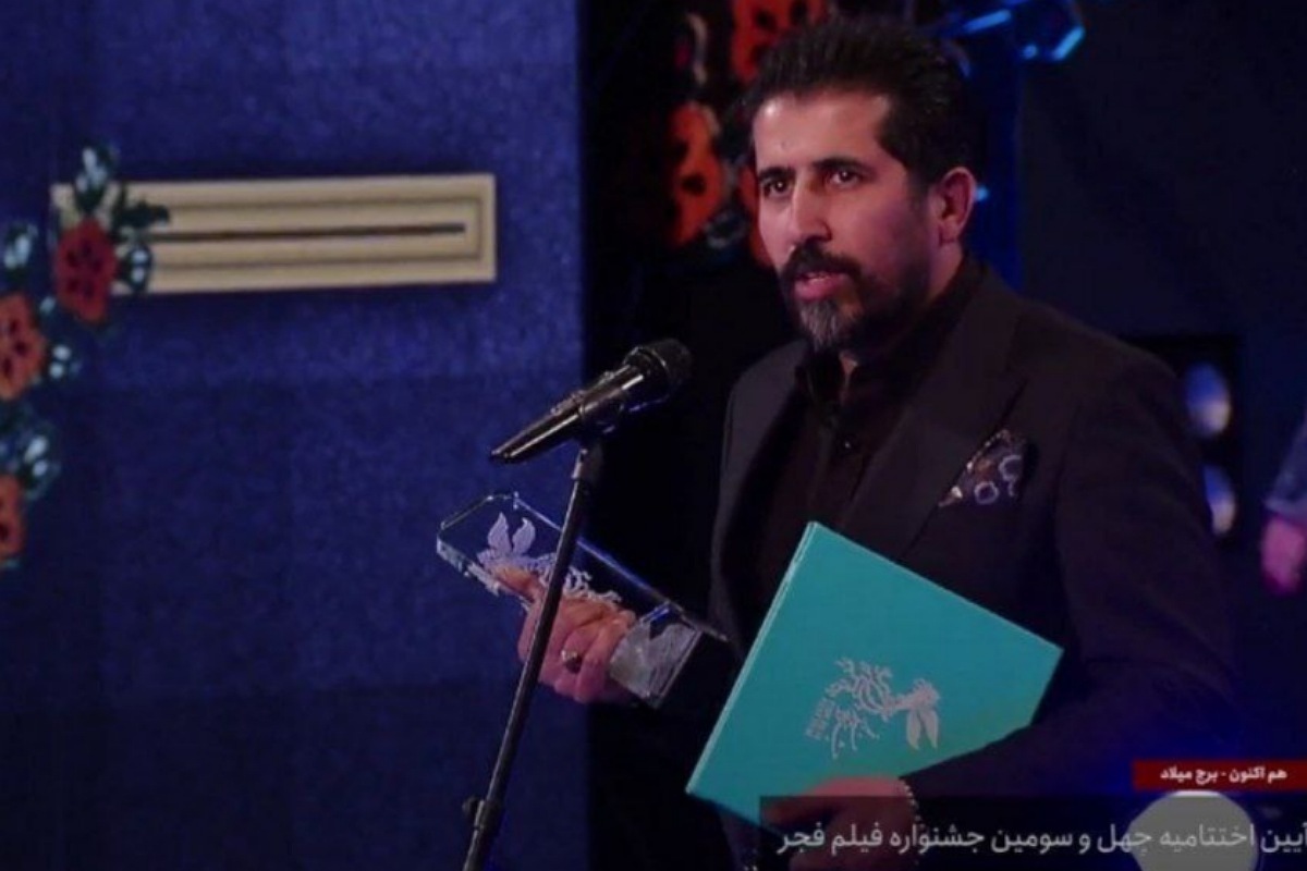 خانی، برنده سیمرغ بهترین فیلم اول: آقای وزیر ارشاد لطف کنید فیلم قاتل وحشی را اکران کنید.