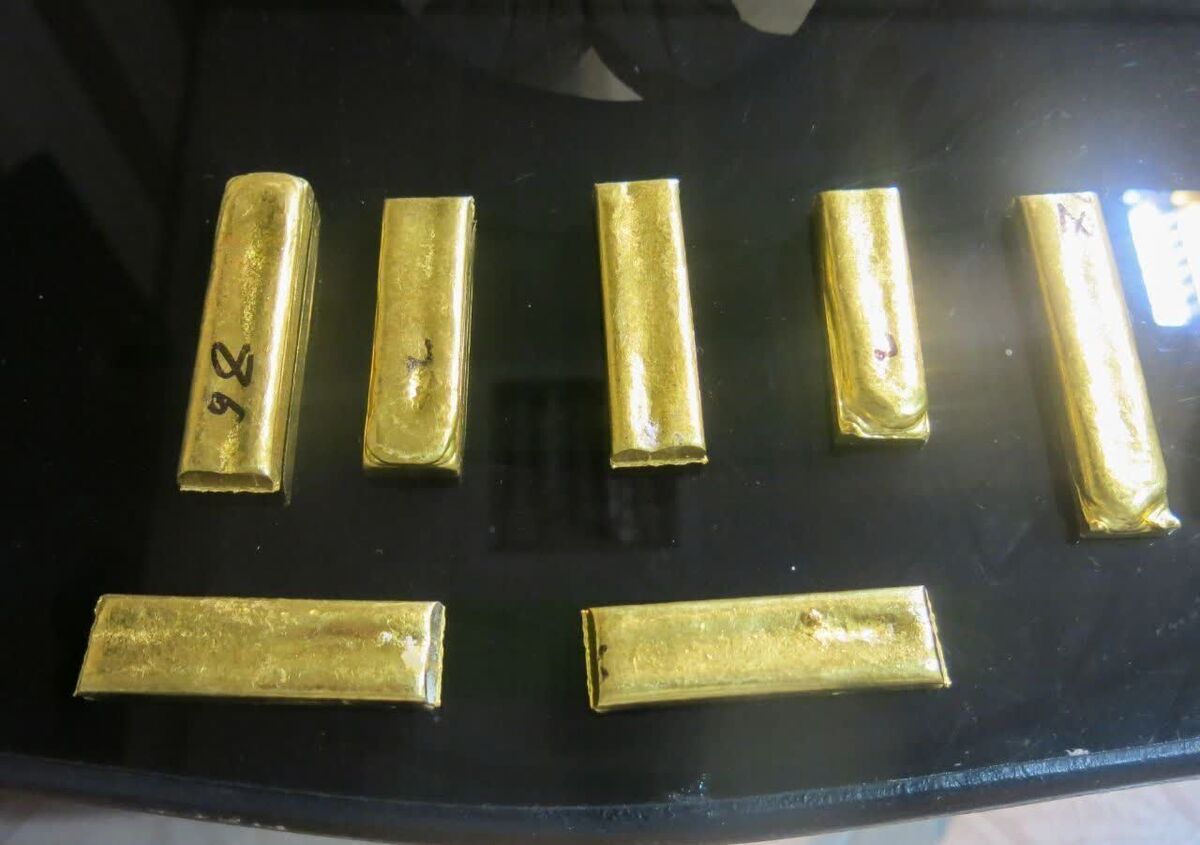 فرمانده مرزبانی خراسان رضوی گفت: مرزبانان در ایست و بازرسی گروهان مرزی ۱۷ شهریور هنگ تایباد، ۲ کیلوگرم شمش طلا کشف کردند.