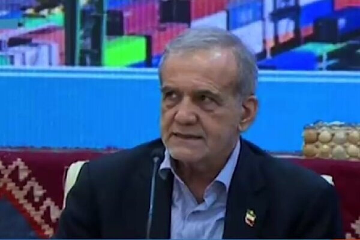 رئیس‌جمهور تاکید کرد: نباید یک دانشجو یا استاد تصور کند که حالا که وضعیت اینطور است از ایران می‌روم. باید هر روز برای خود تکرار کنیم که من درست می‌کنم. باید در باور ما این شکل بگیرد که می‌مانم و خاکم را می‌سازم.