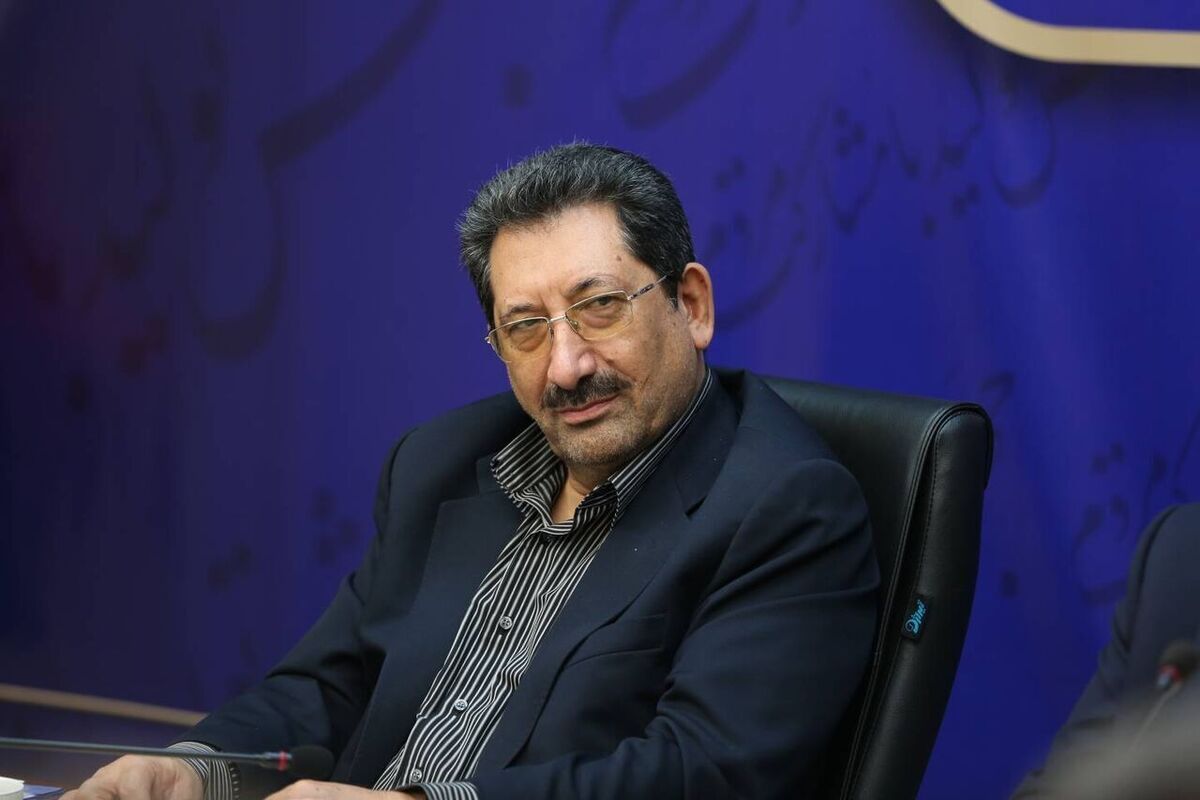 وزیر صمت با بیان اینکه اتفاقات خوبی در ۶ ماهه فعالیت دولت چهاردهم با تلاش‌های رئیس جمهور و اعضا هیئت دولت در بخش تجارت خارجی انجام شد، گفت: بنا به دستور رئیس جمهور، استفاده از ظرفیت ۱۵ کشور بزرگ برای مقصد صادراتی مورد توجه و تاکید است.