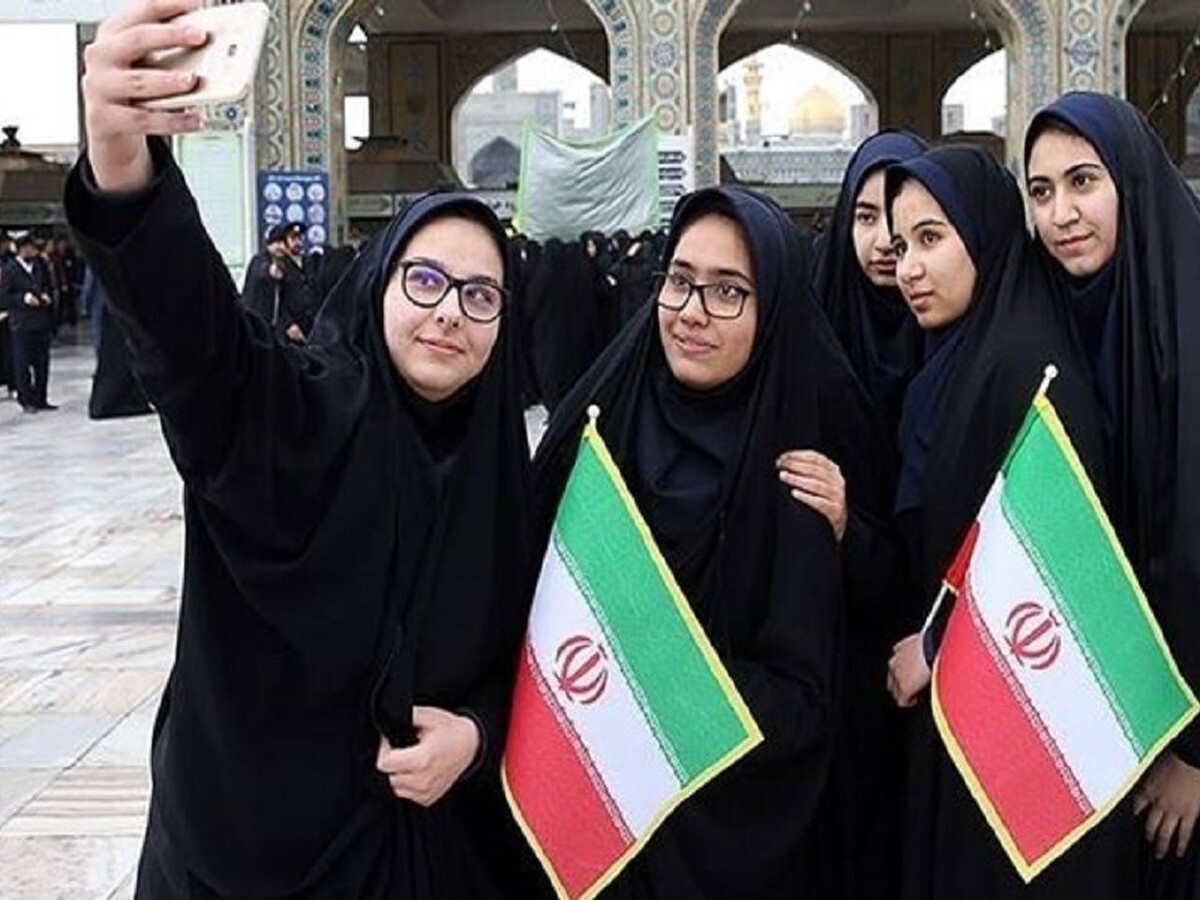الگوی سوم زن مسلمان درصدد جمع بین نقش سنتی و کنش اجتماعی است