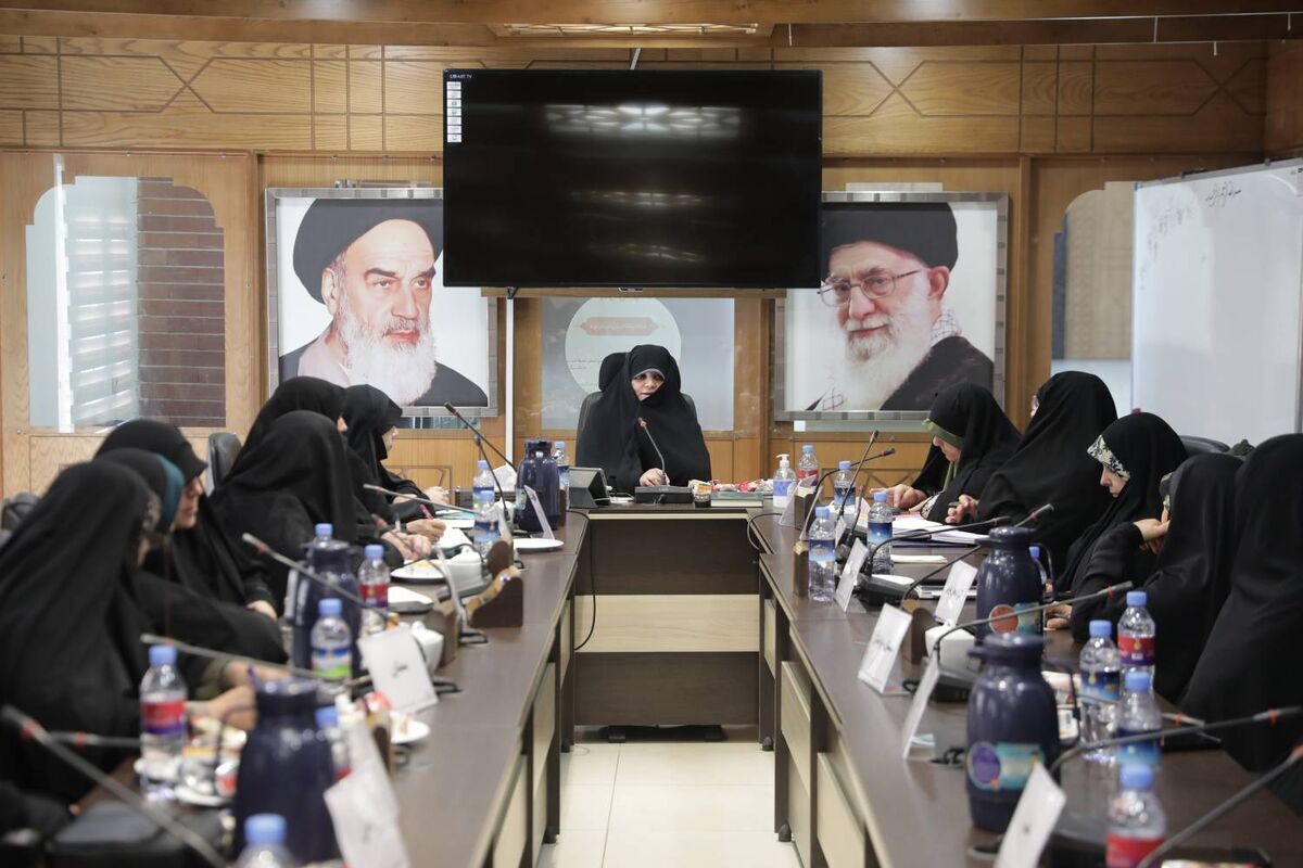مدیر مرکز امور بانوان و خانواده بنیاد کرامت رضوی از اجرای طرح «مادران نقش‌آفرین» از ابتدای سال ۱۴۰۴ با محوریت توانمندسازی زنان سرپرست‌خانوار خبر داد.