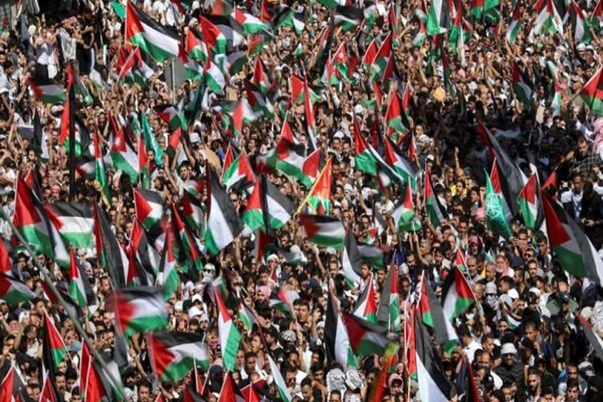 مردم اردن با برگزاری تظاهرات گسترده‌ای در مرکز امّان پایتخت این کشور، مخالفتشان را با طرح آواره کردن فلسطینی‌ها از نوار غزه اعلام کردند.
