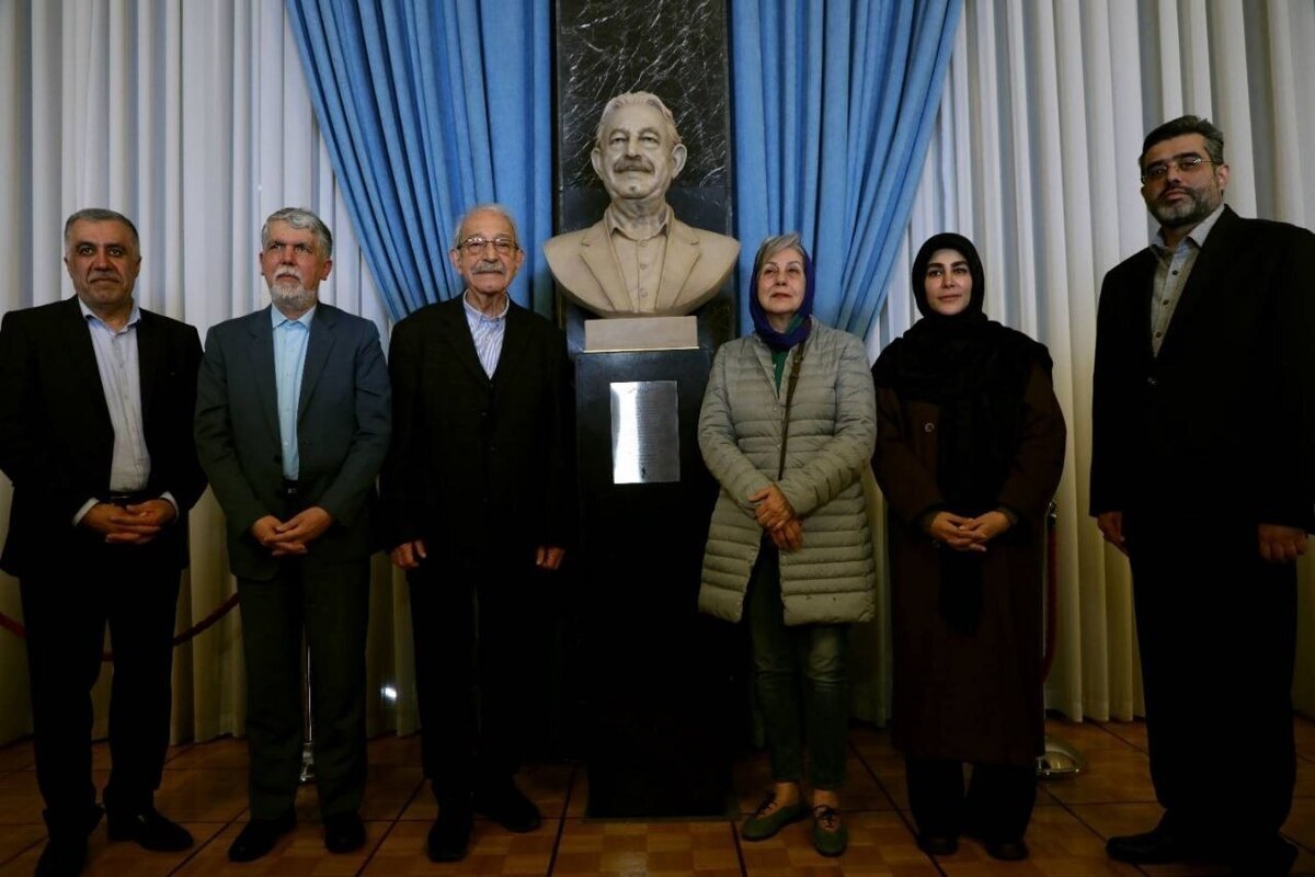 در چهلمین جشنواره بین‌المللی موسیقی فجر از سردیس استاد حسن ریاحی رونمایی شد.