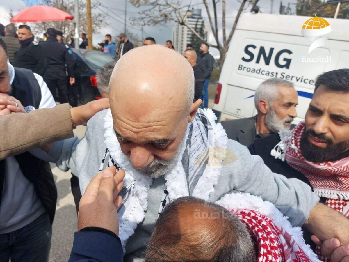 اسرای فلسطینی آزادشده در چهارچوب دور ششم مرحله نخست قرارداد مبادله اسیران، وارد رام‌الله در کرانه باختری شدند.
