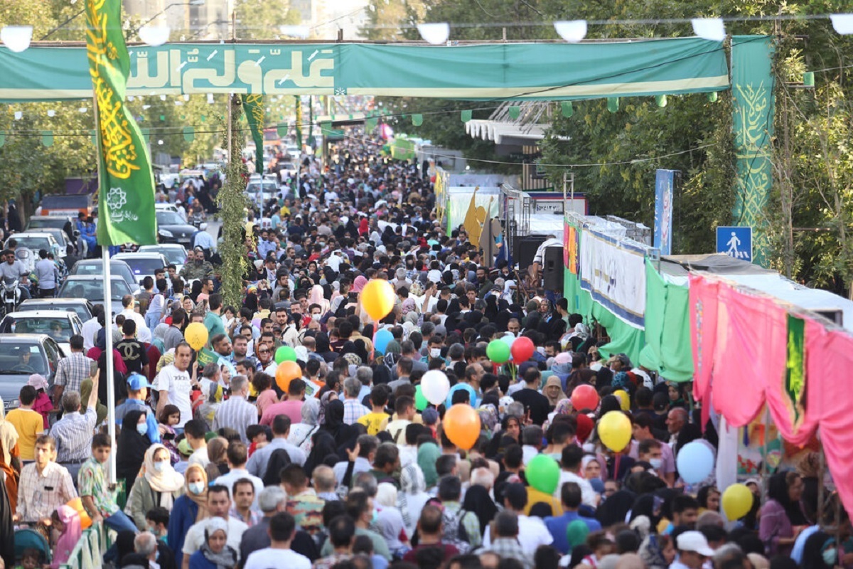 یک جامعه شناس با اشاره به اهمیت نقش مردم در برگزاری جشن های مذهبی گفت: مدتی است دستگاه‌های فرهنگی هم پای به میدان گذاشتن و همراه مردم شدن اتفاق مبارکی است، اما نباید کاری کنند که نقش مردم کمرنگ شود.