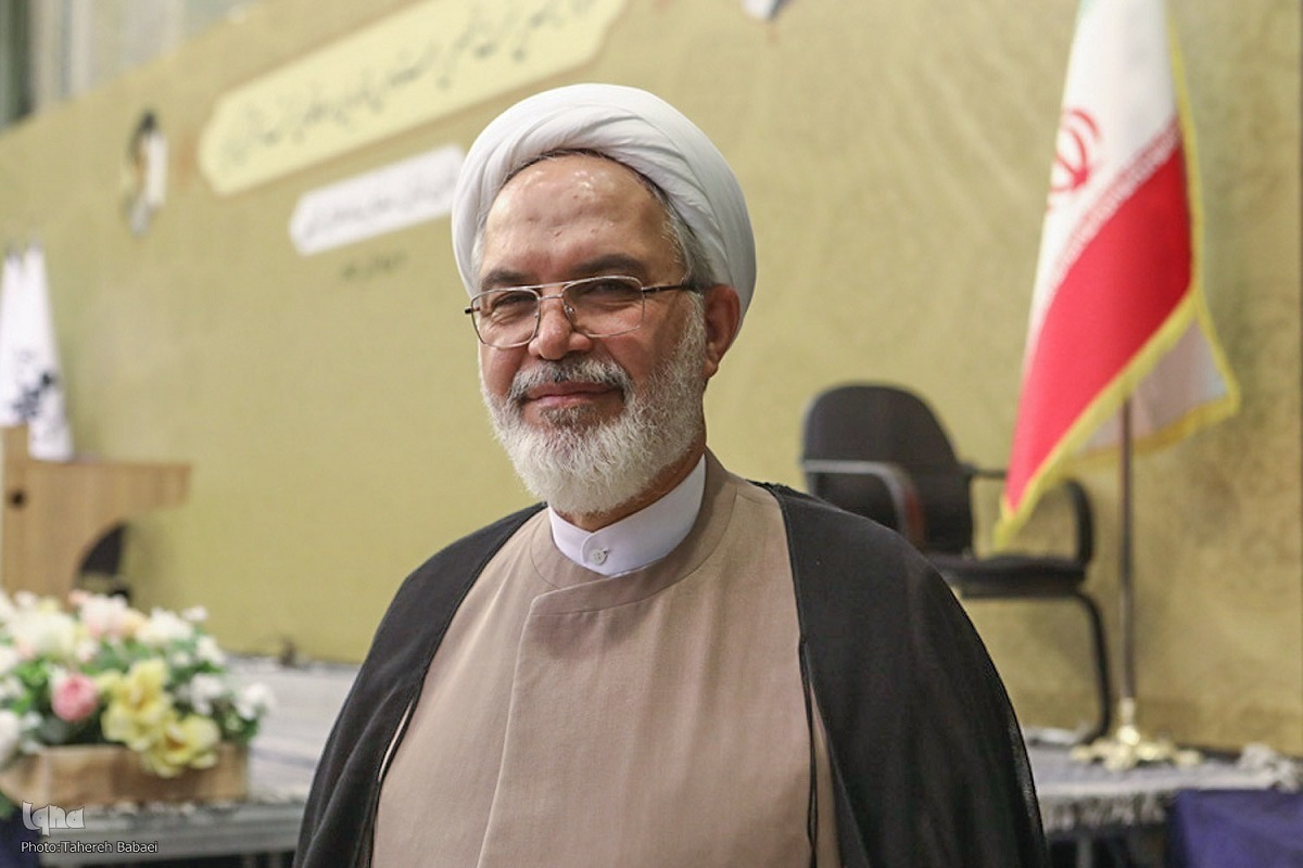 معاون قرآن و عترت وزیر فرهنگ و ارشاد اسلامی طی نشستی با داوران انتخاب فیلم‌های قرآنی جشنواره فیلم فجر از آمادگی معاونت قرآن و عترت برای حمایت و هدایت نگارش فیلمنامه‌های قرآنی و تولید این آثار خبر داد.